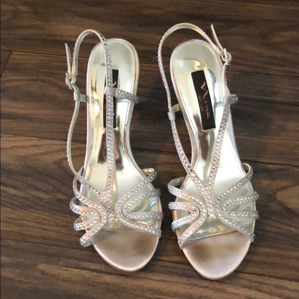 Nina silver pumps